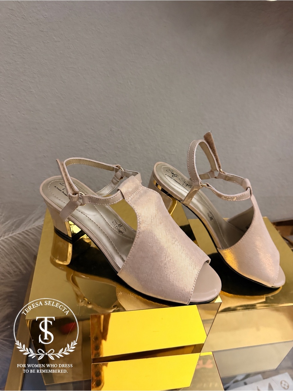 Soft Style Nude Gold Open Toe Slingback Block Heel Sandals Size 8